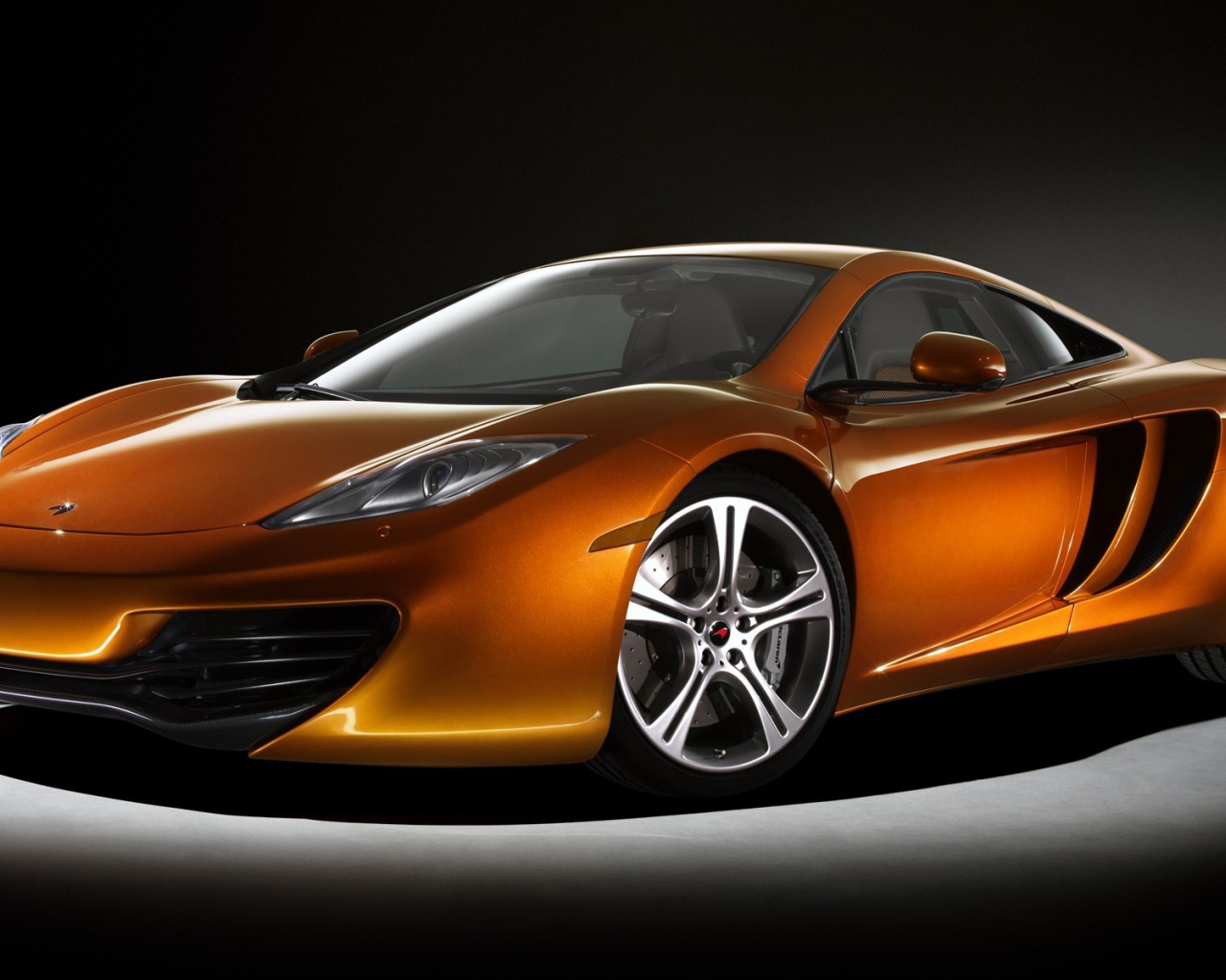 McLaren автомобиль