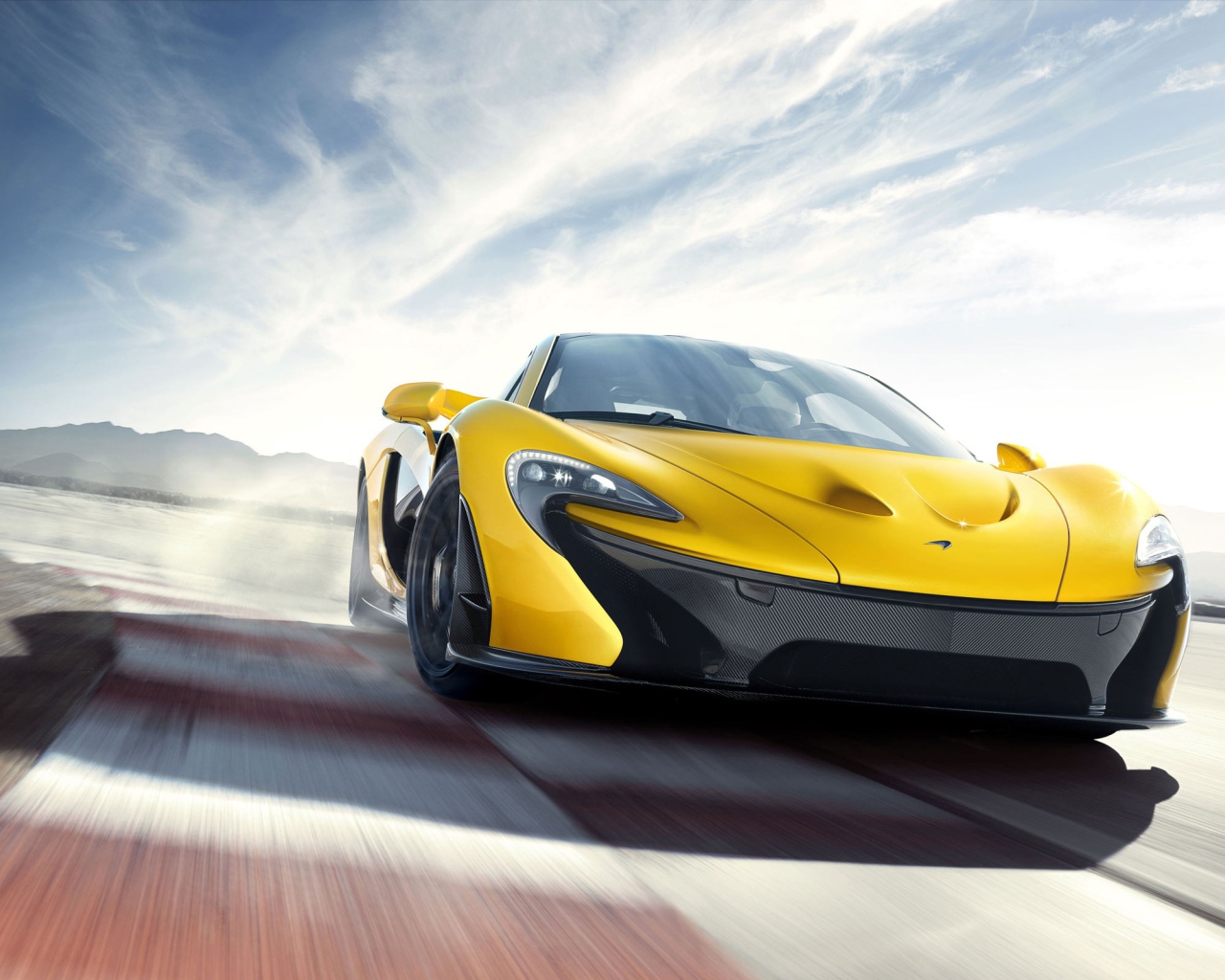 Гоночный McLaren P1