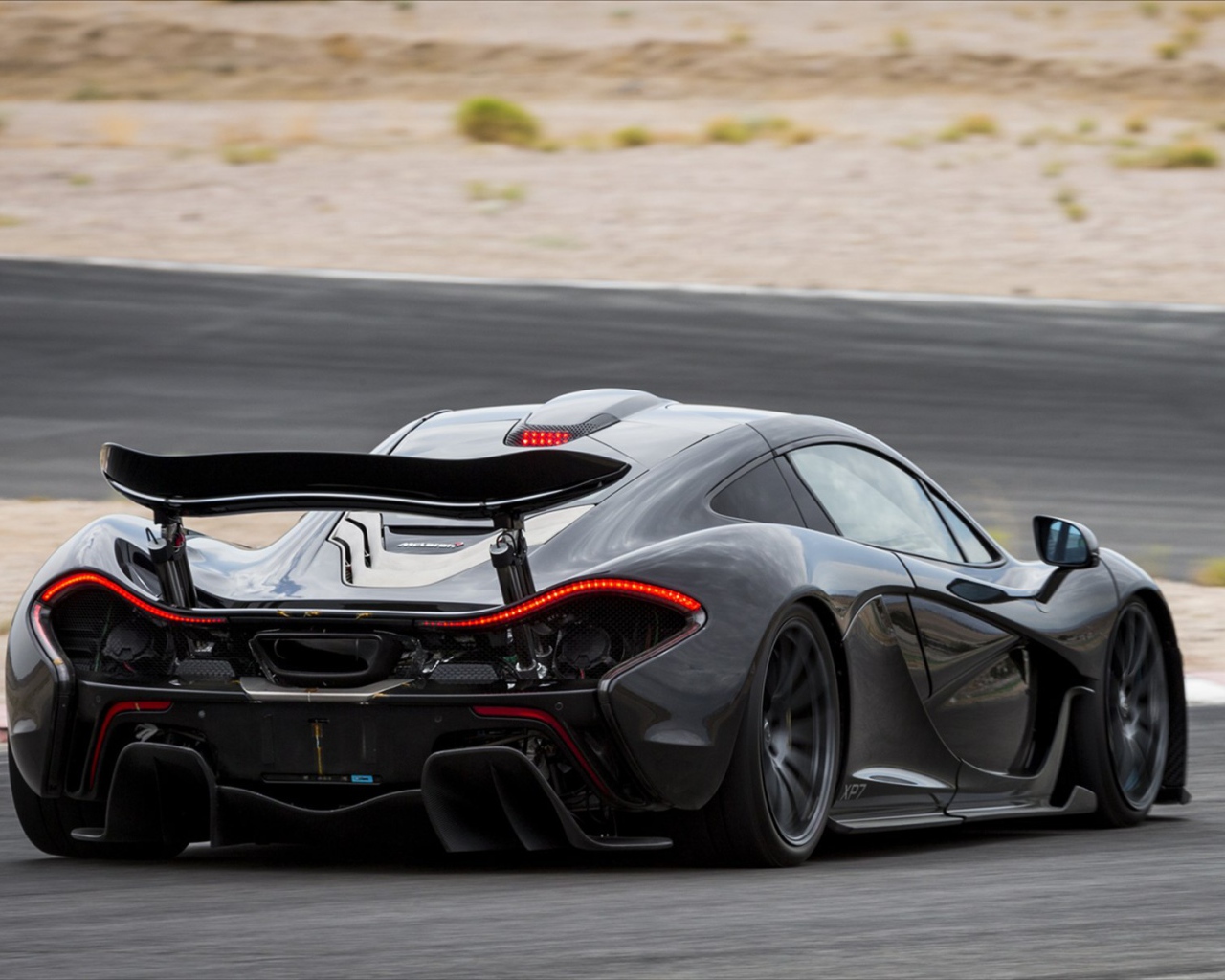 Красивый автомобиль McLaren P1 2014