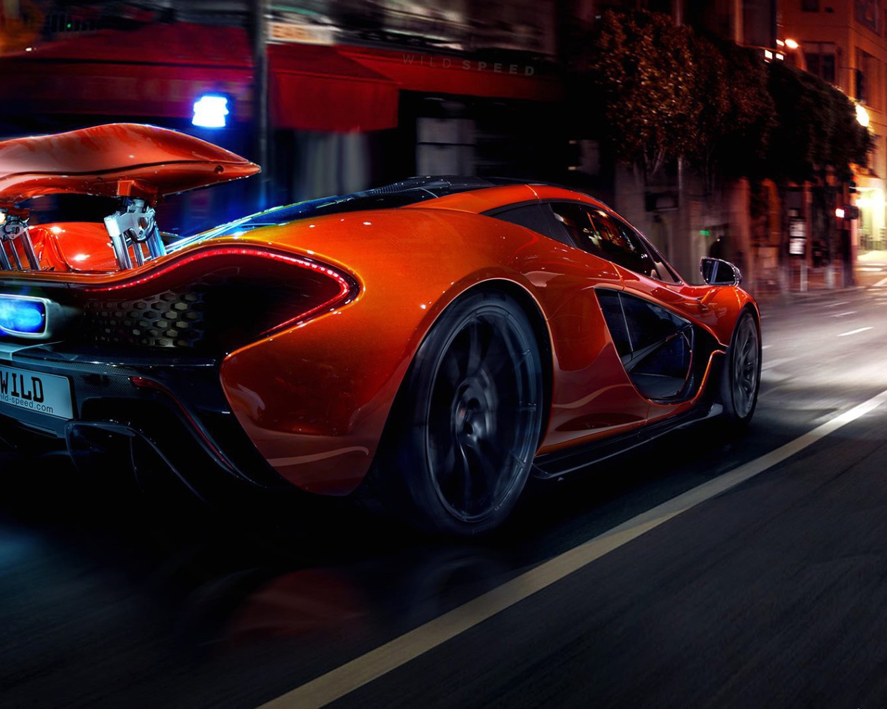 Красный Mclaren p1
