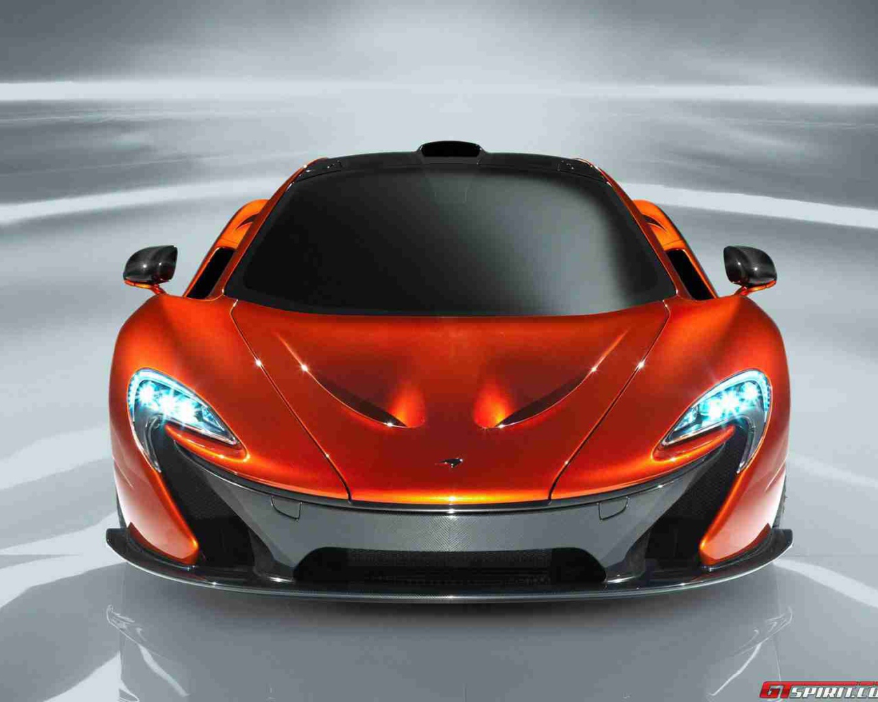 Автомобиль марки McLaren модели P1 2014