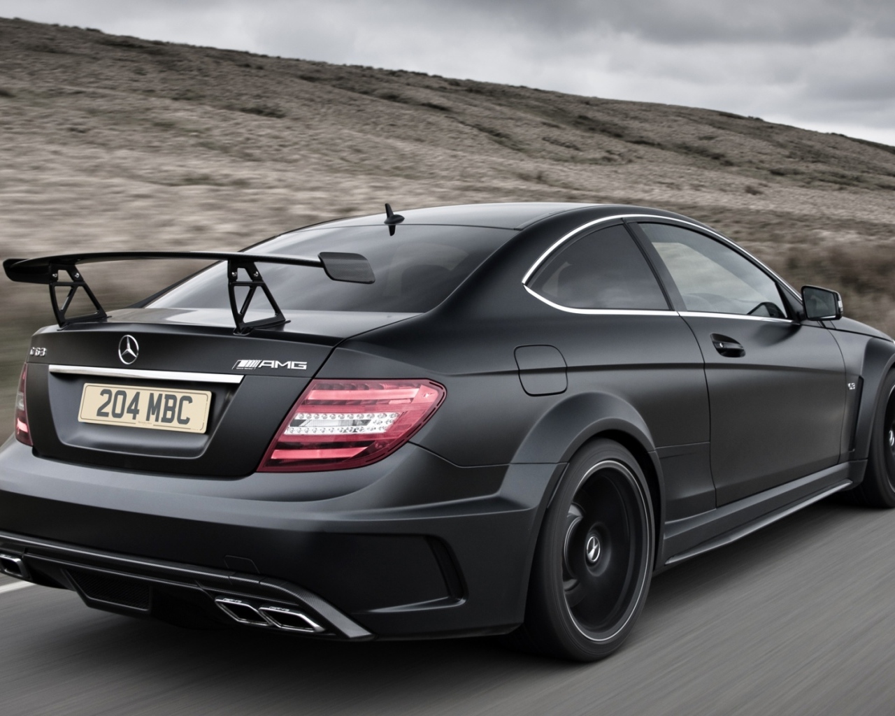 Черный мерседес