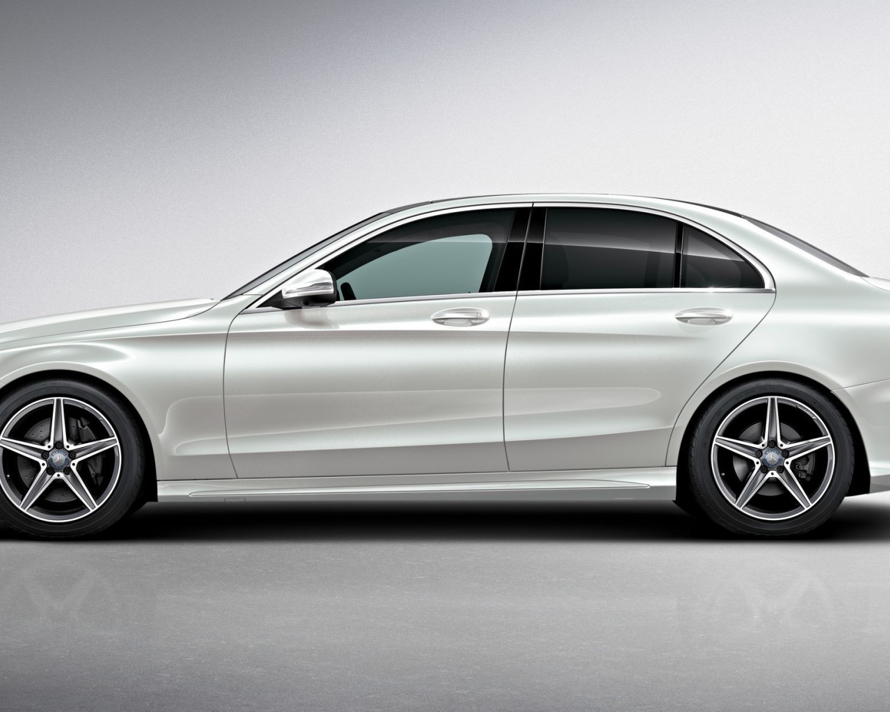 Автомобиль марки Mercedes модели C-Class 2014