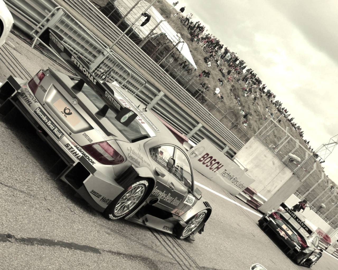 Мерседес на гоночном треке