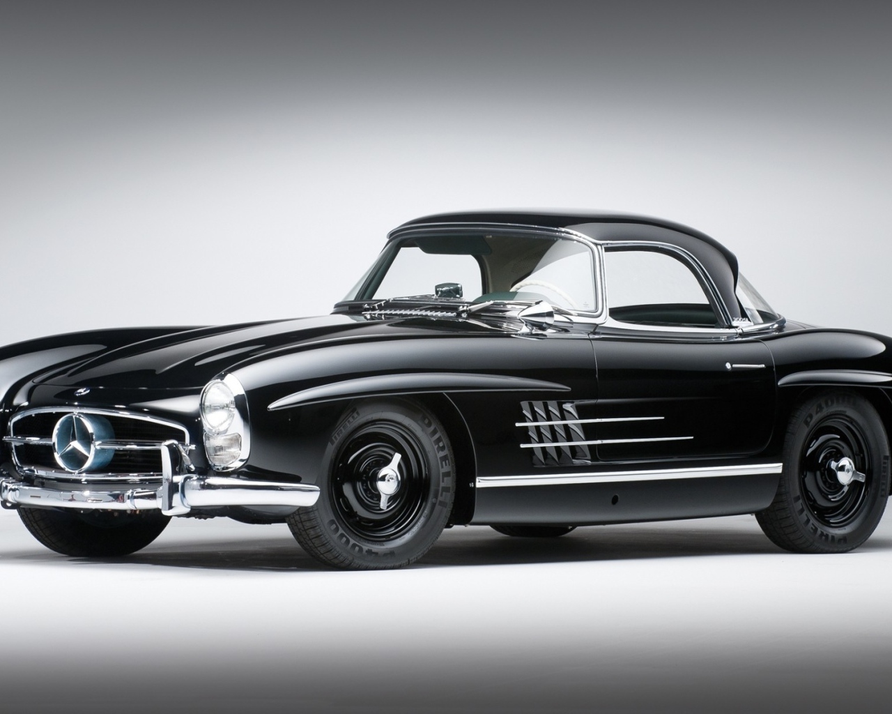 Монохромное изображение Мерседес