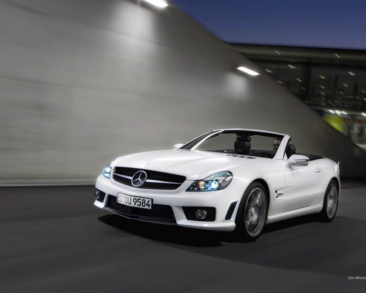 Белый Мерседес кабриолет