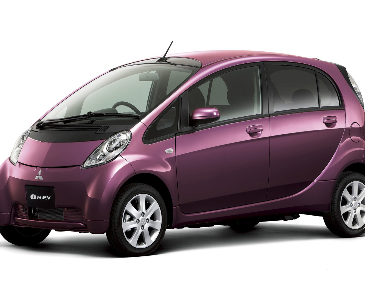 Красивый автомобиль Mitsubishi Electric