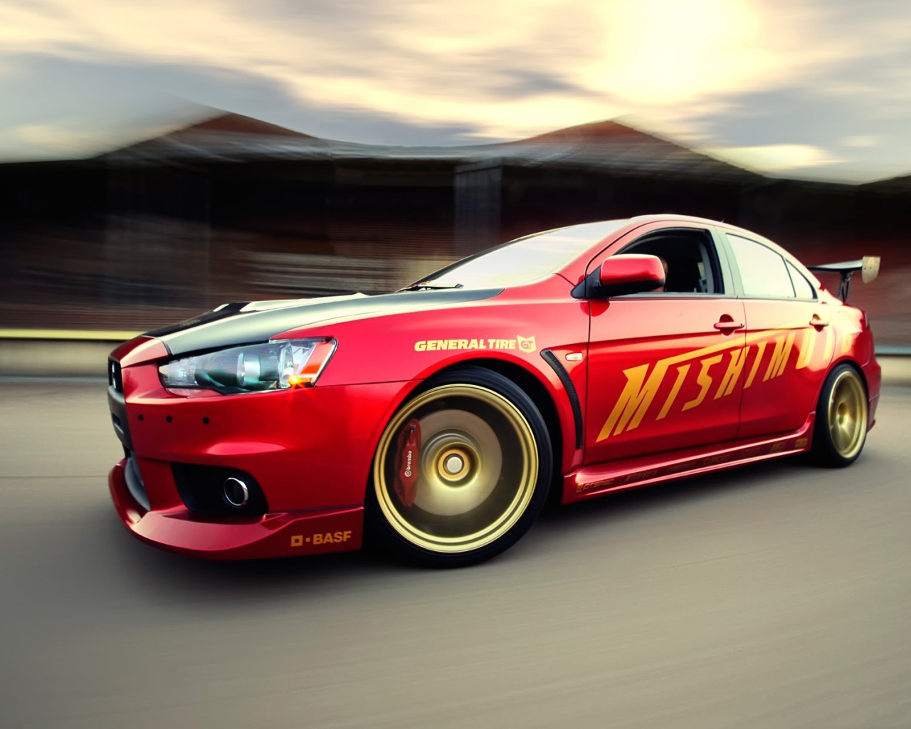 Красивый автомобиль Mitsubishi Lancer Evolution