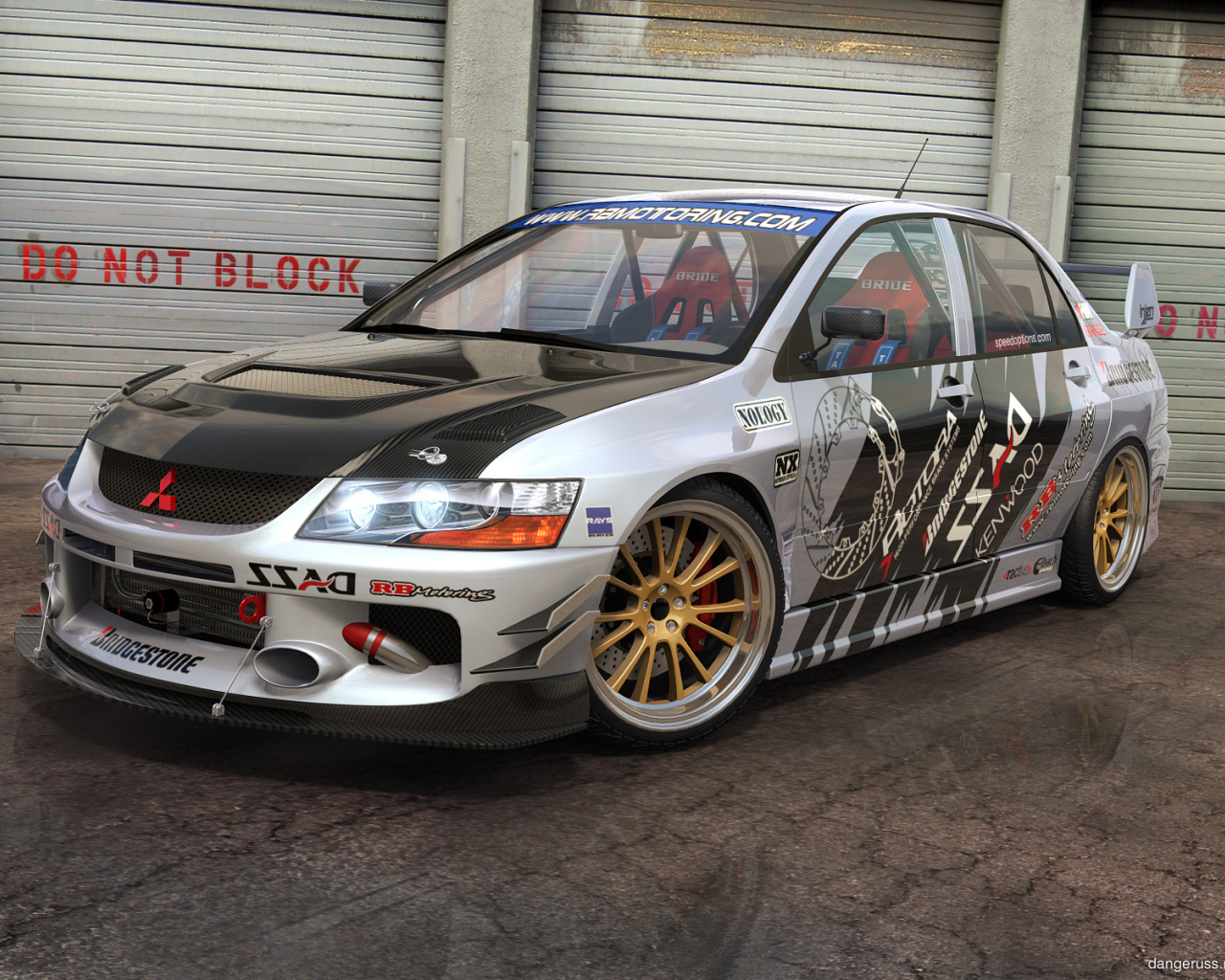 Красивый автомобиль Mitsubishi Lancer Evolution в Москве