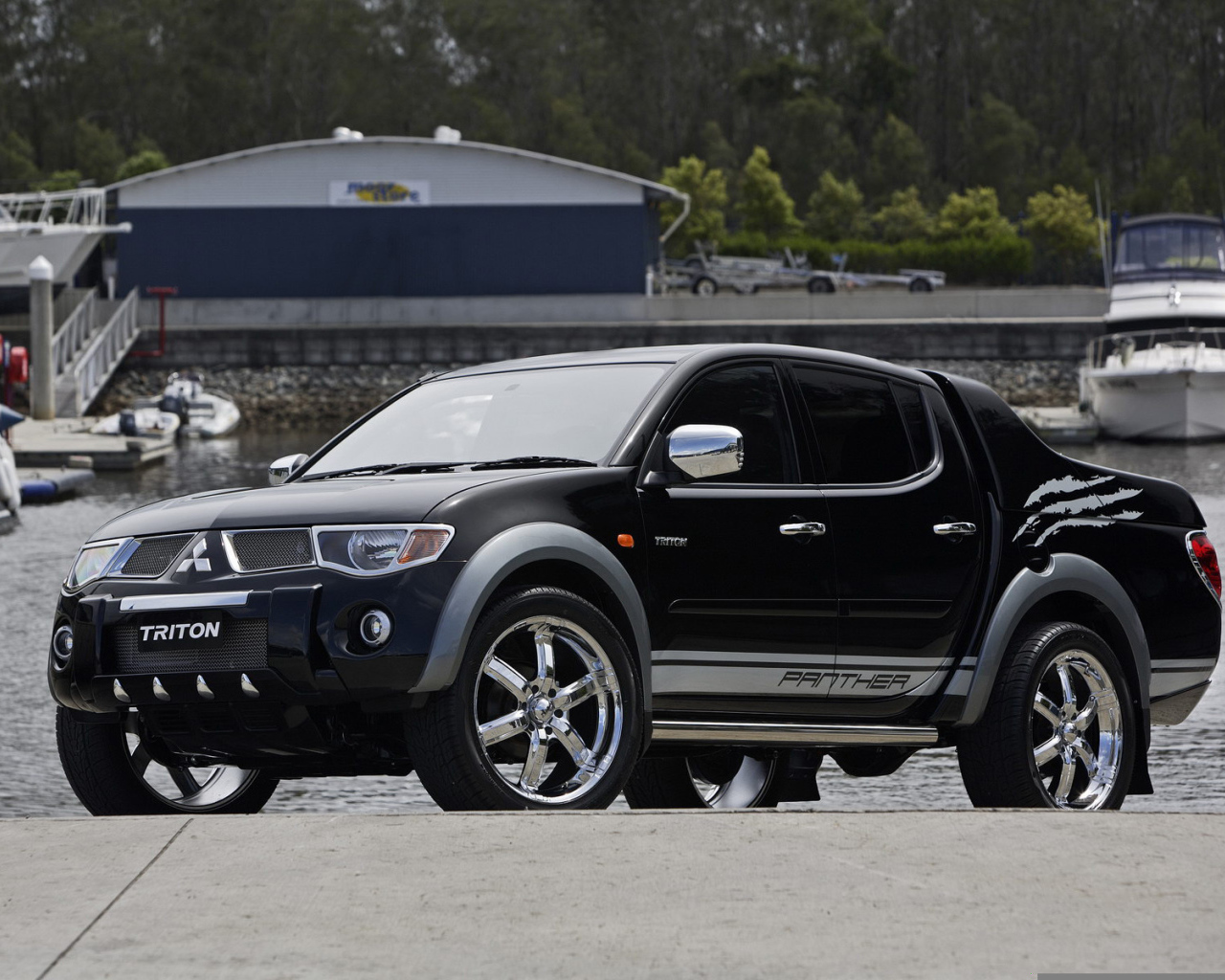 Автомобиль марки Mitsubishi модели L200