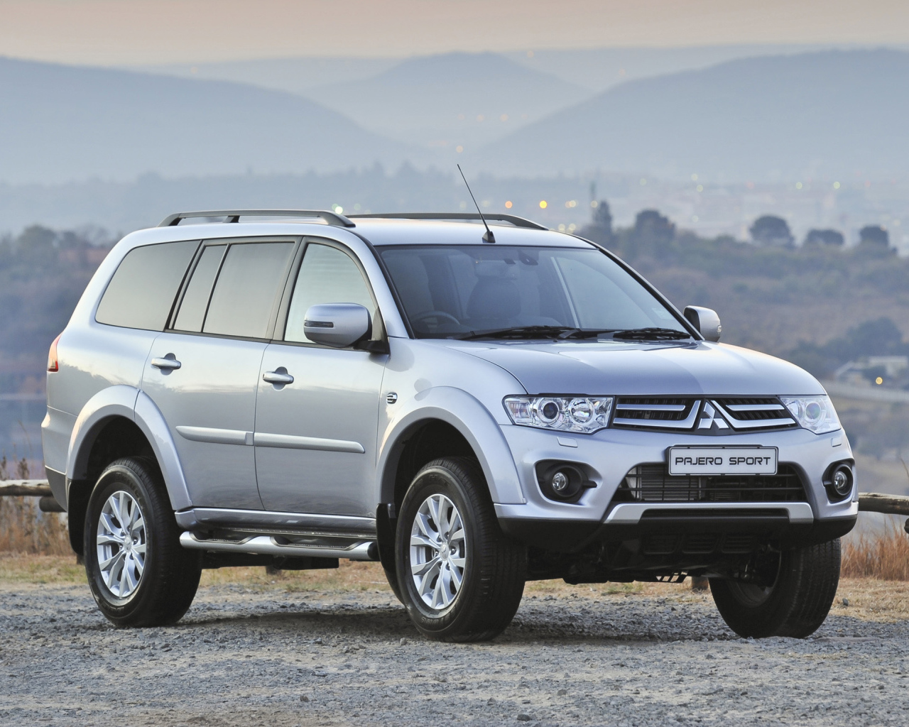 Автомобиль марки Mitsubishi модели Pajero Sport