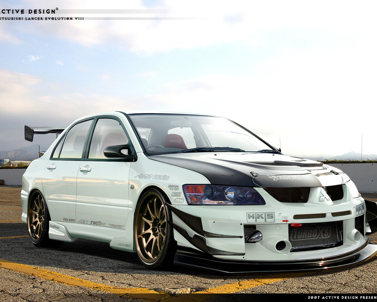 Автомобиль Mitsubishi Lancer Evolution на дороге