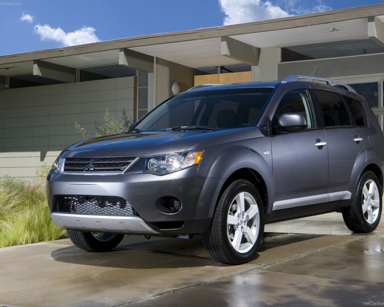 Надежный автомобиль Mitsubishi Outlander