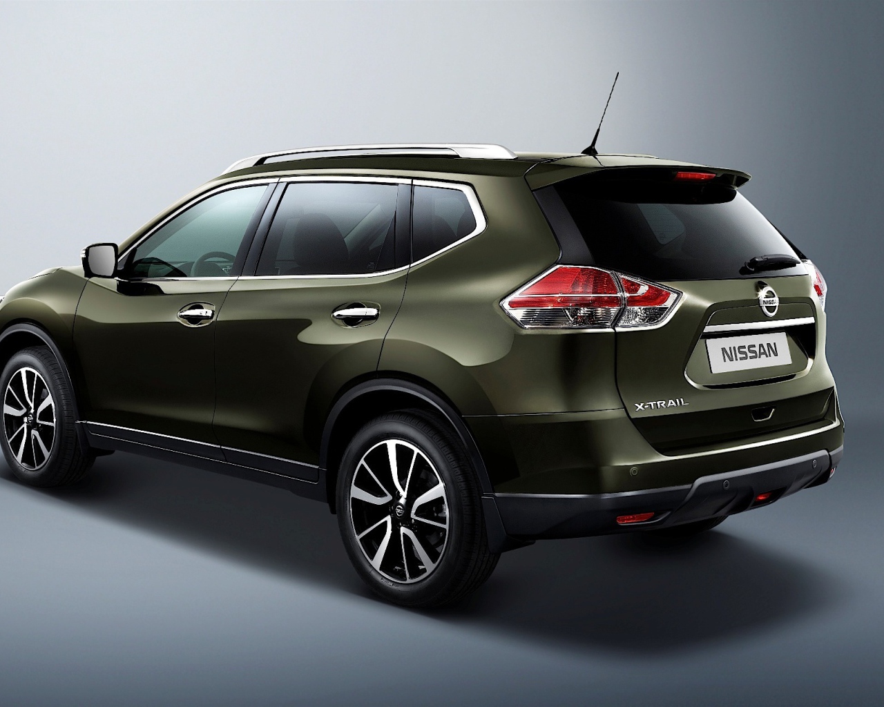 Красивый автомобиль Nissan X-Trail