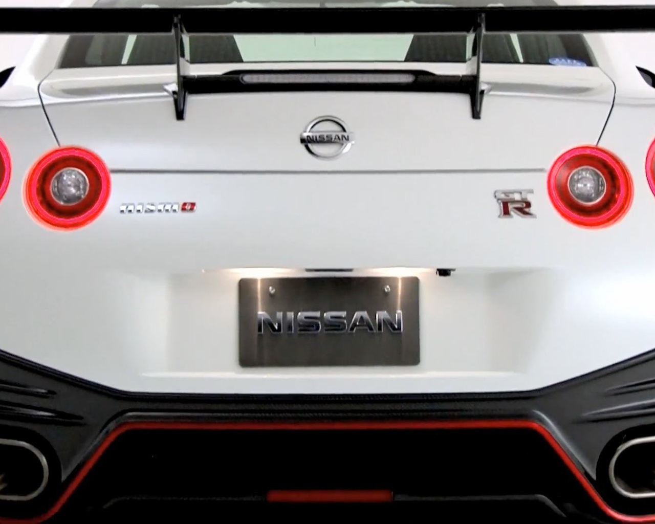 Дизайн автомобиля Nissan GT-R Nismo 2014