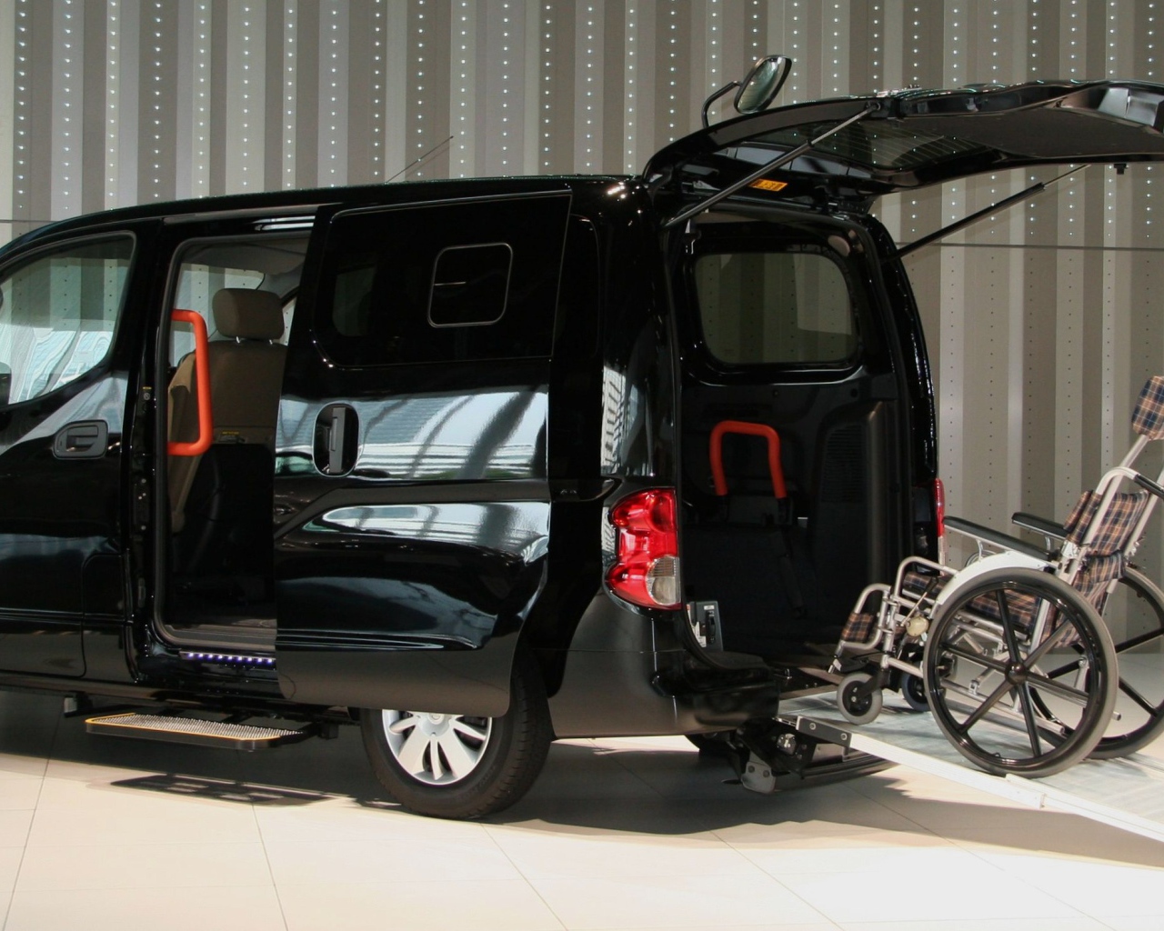 Дизайн автомобиля Nissan NV200