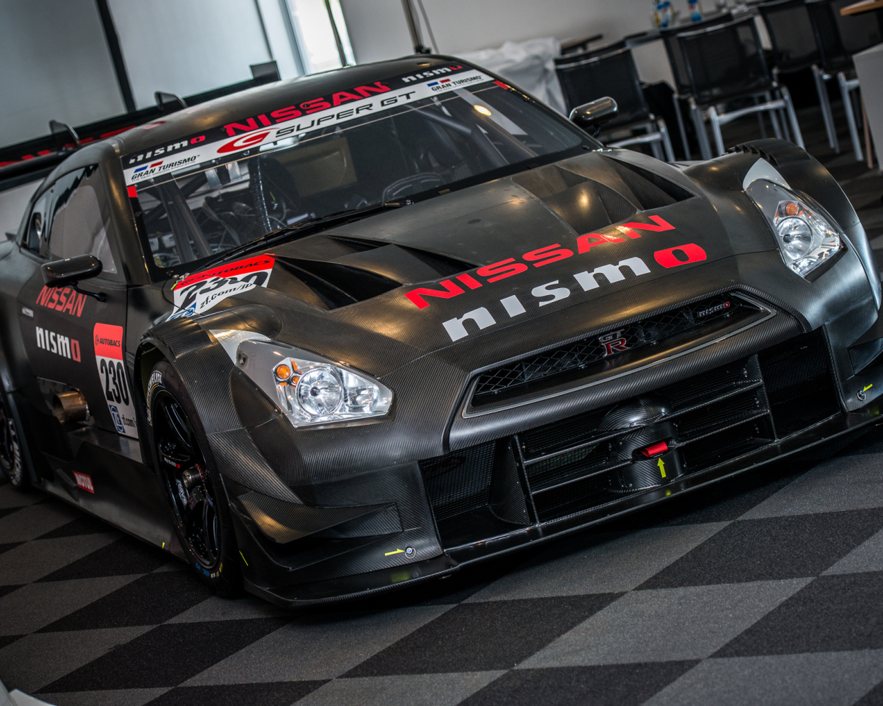 Новая машина Nissan GT-R Nismo 2014