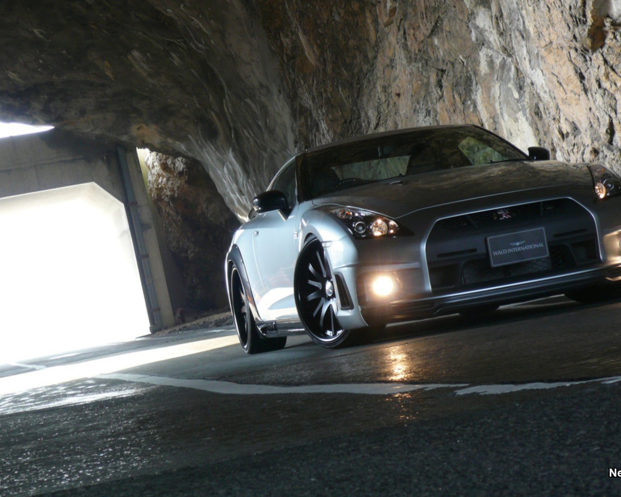 Ниссан в пещере