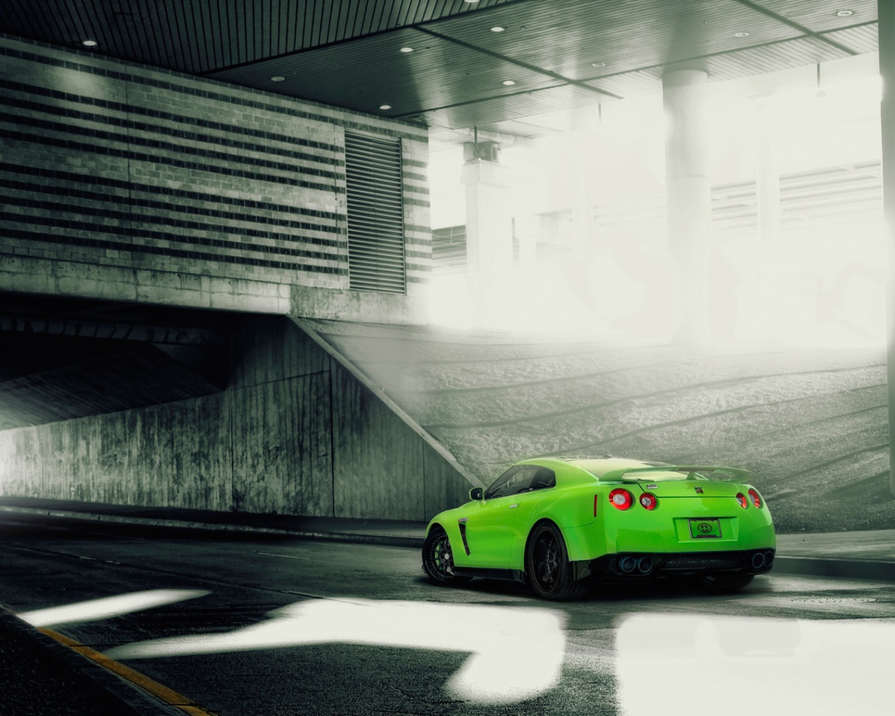 Зеленый Nissan