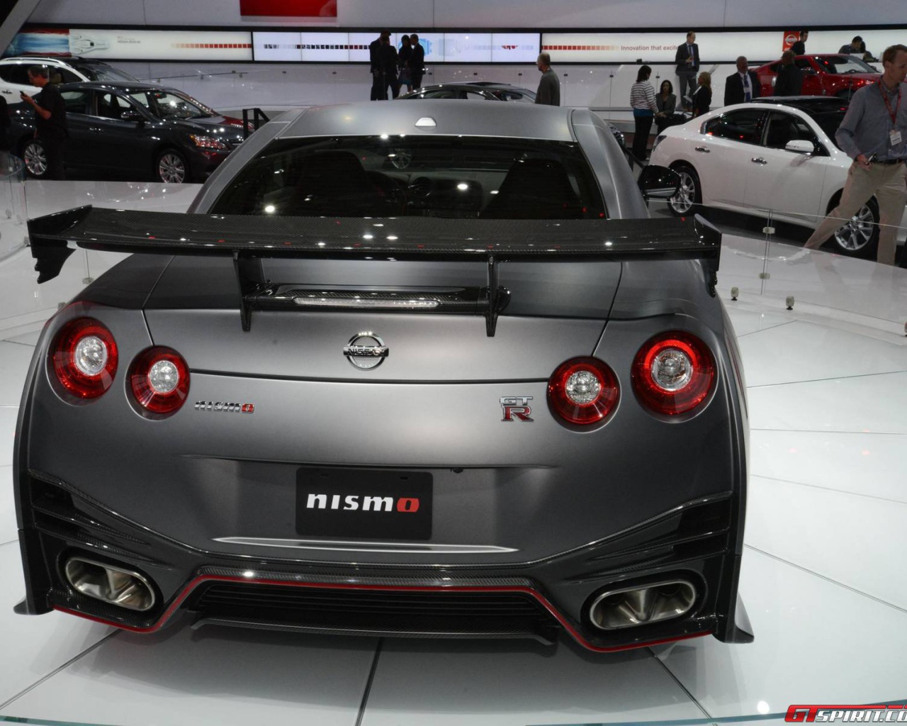 Надежный автомобиль Nissan GT-R Nismo 2014