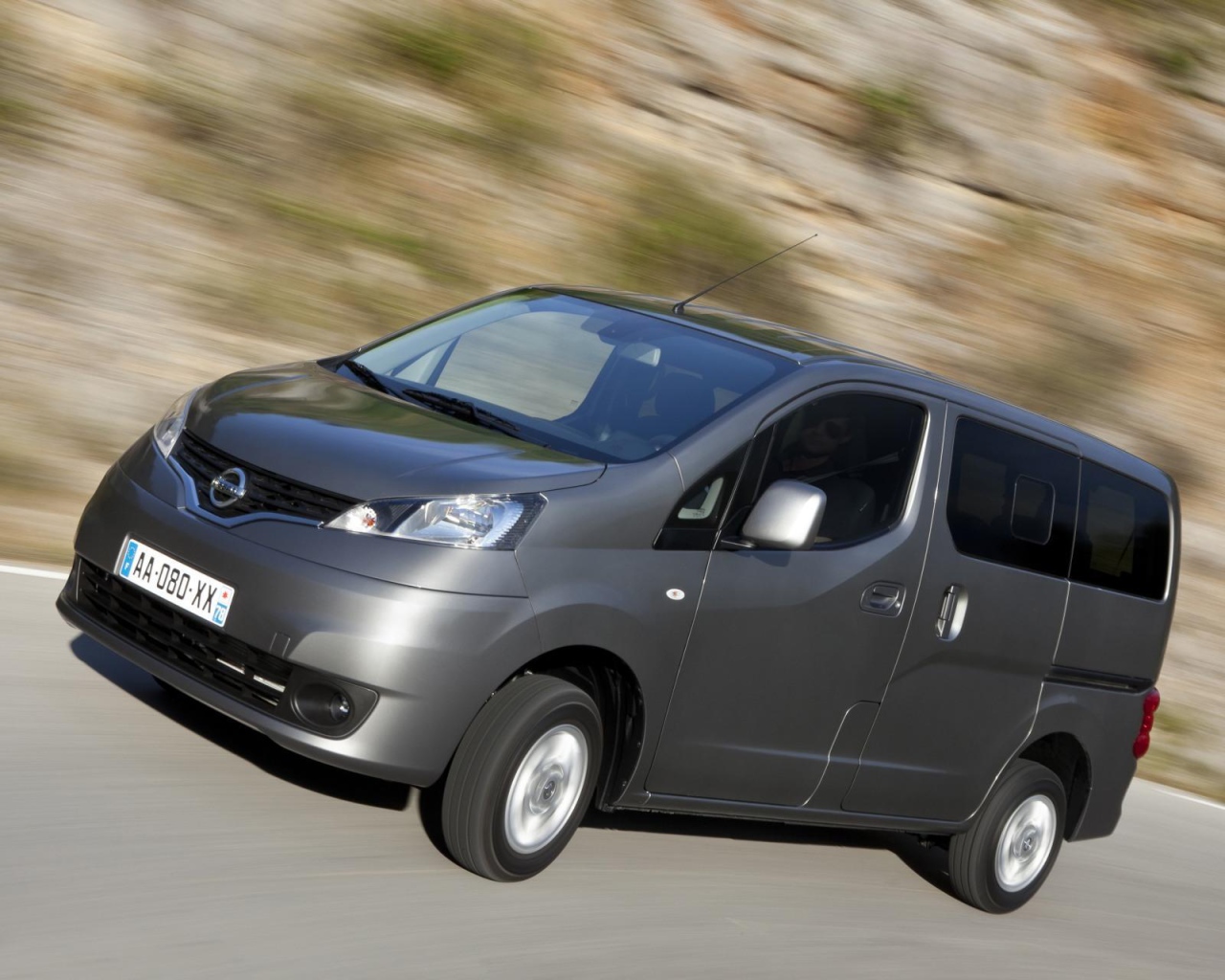 Надежный автомобиль Nissan NV200