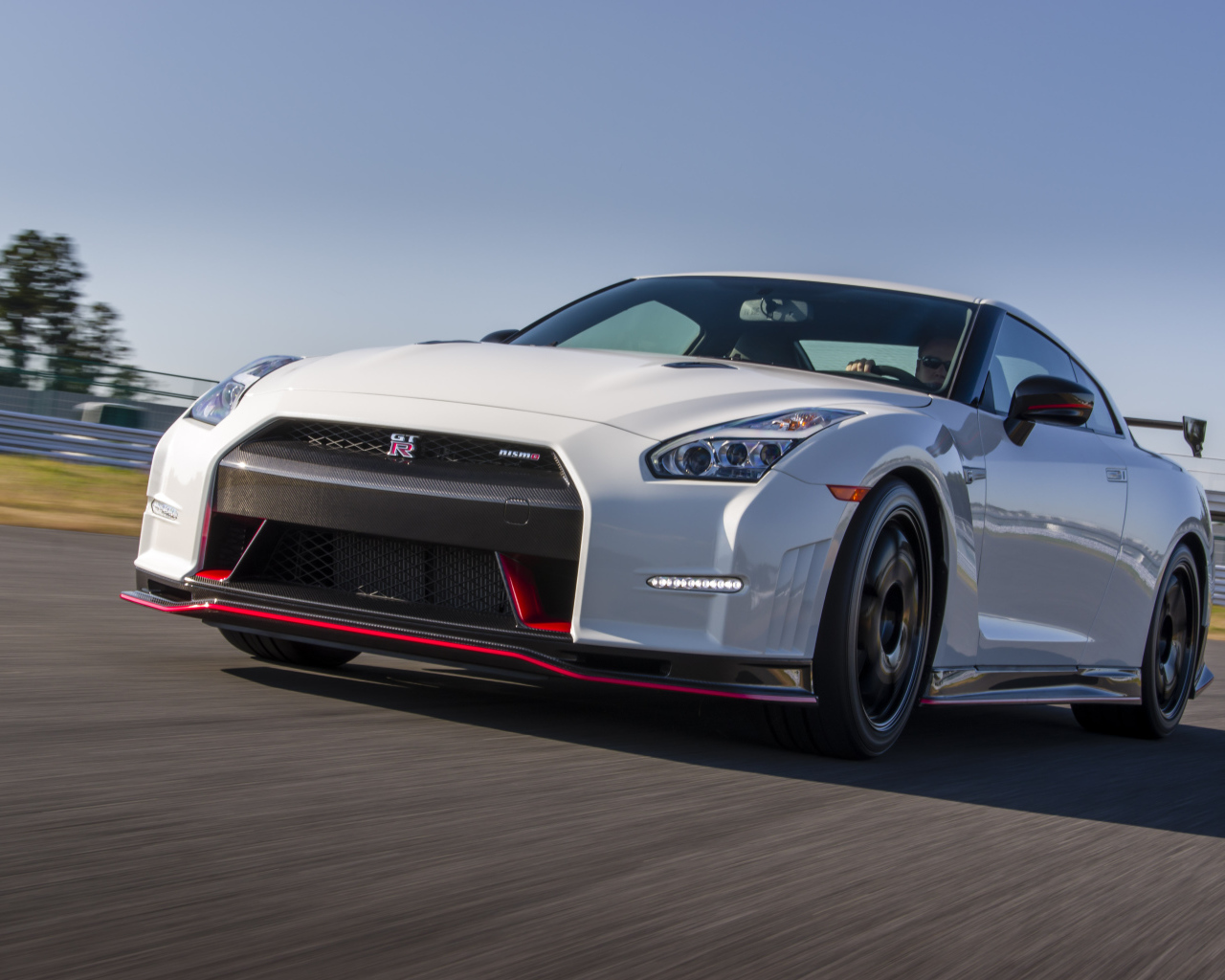 Тест драйв автомобиля Nissan GT-R Nismo 2014
