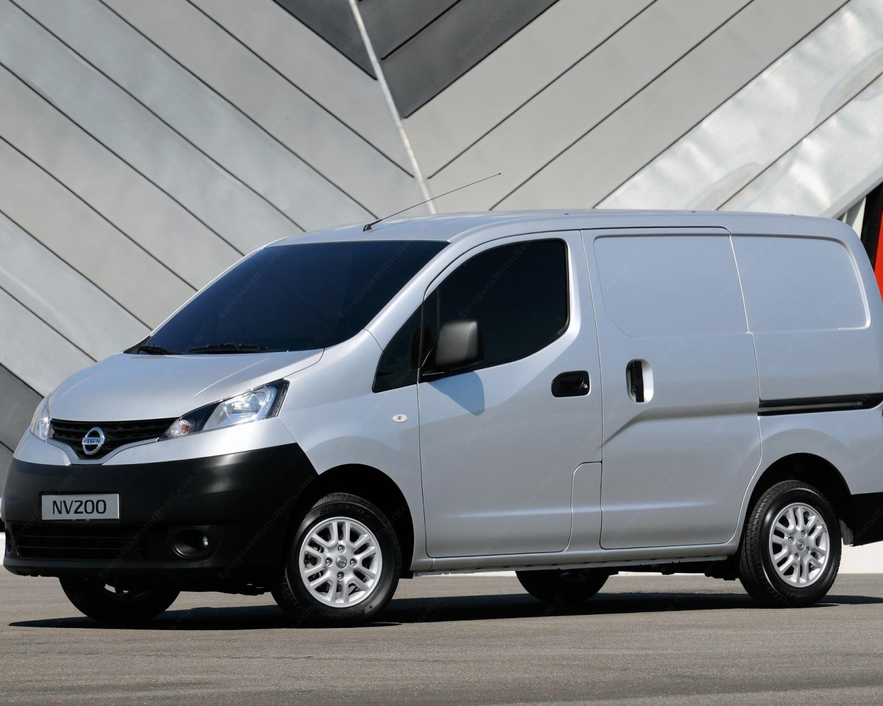 Надежная машина Nissan NV200
