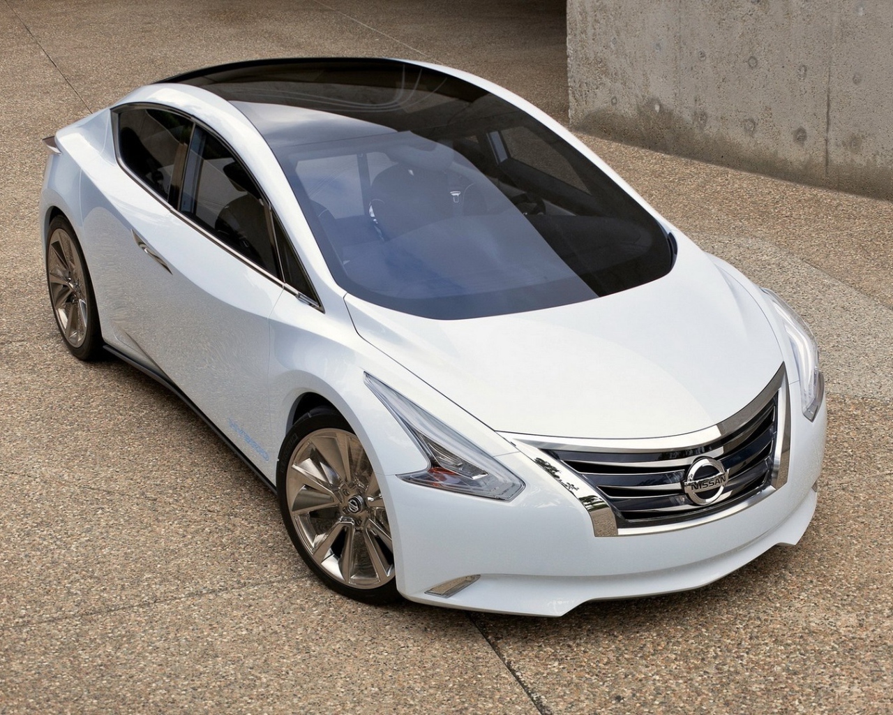 Ниссан со стеклянной крышей