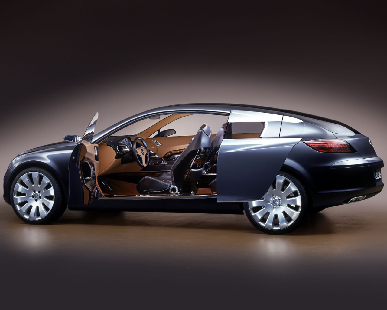 Красивый автомобиль Opel Insignia в Москве