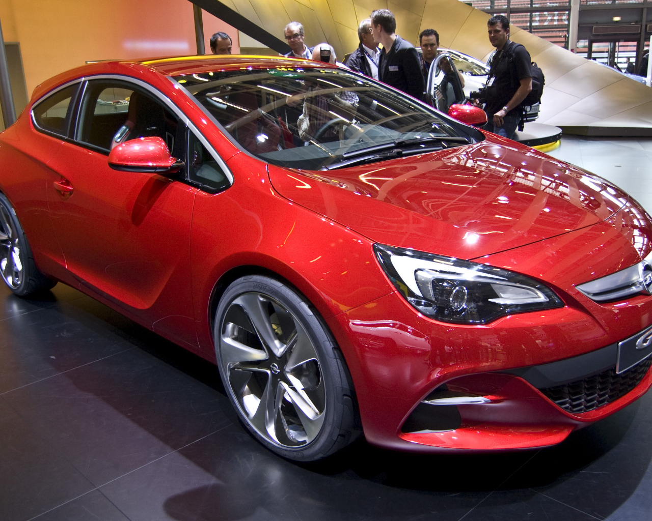 Надежная машина Opel Astra GTC 2014