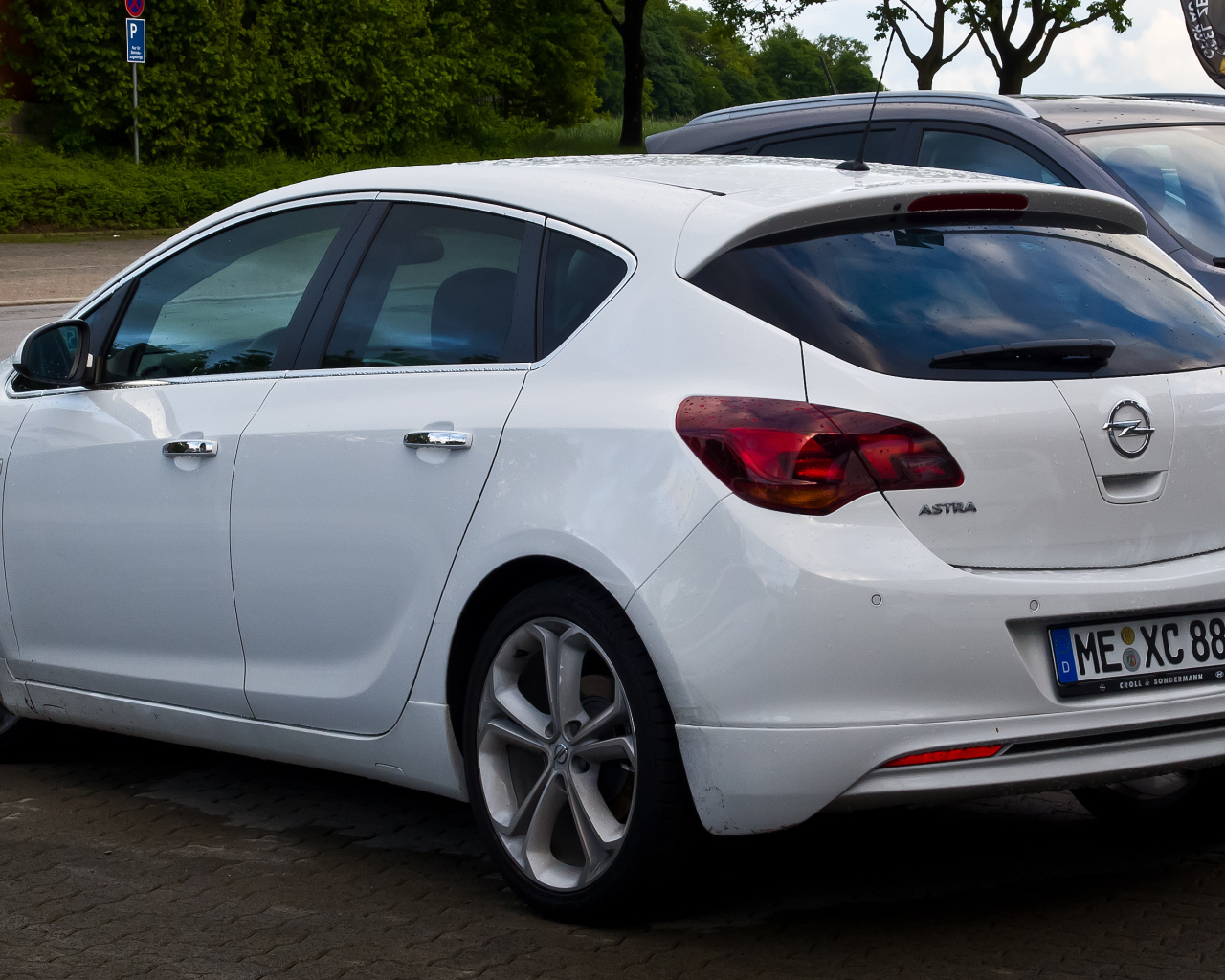 Надежный автомобиль Opel Astra