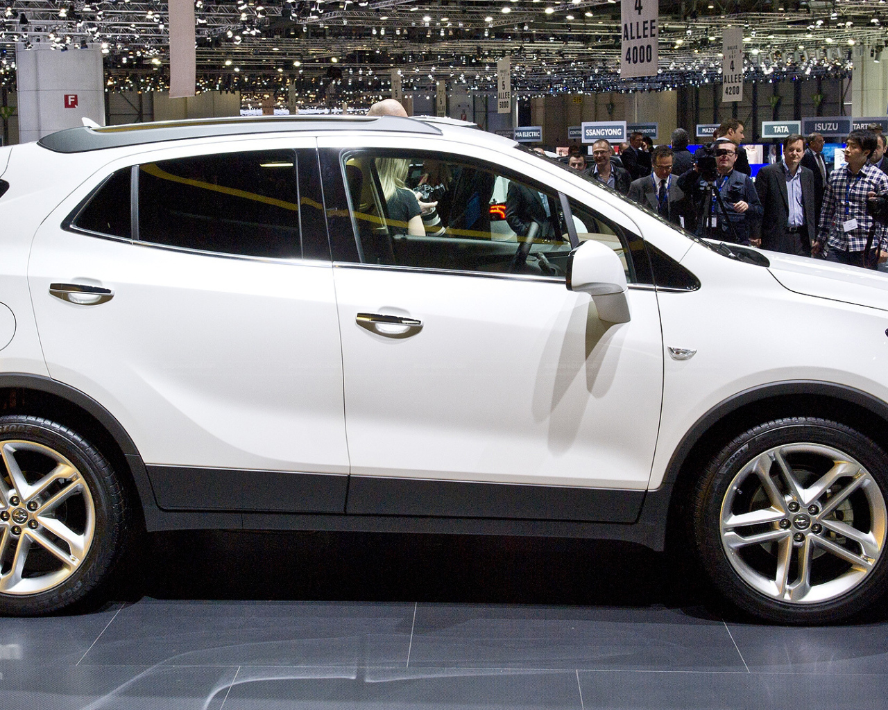 Новая машина Opel Mokka