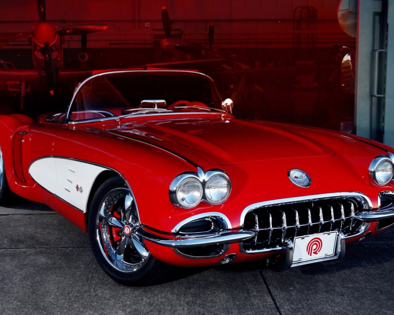 Красный кабриолет