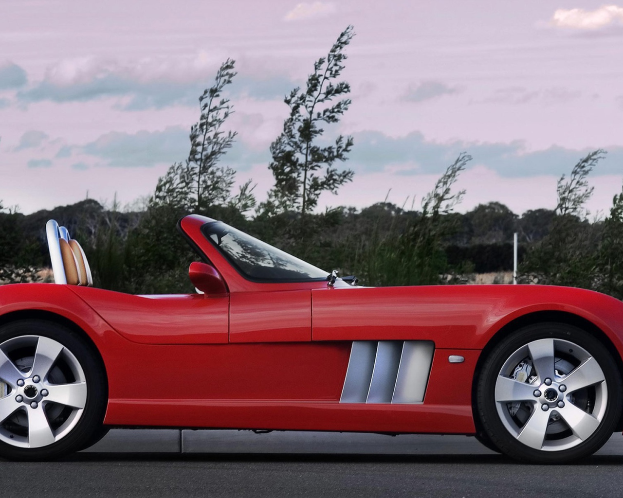 Красный автомобиль