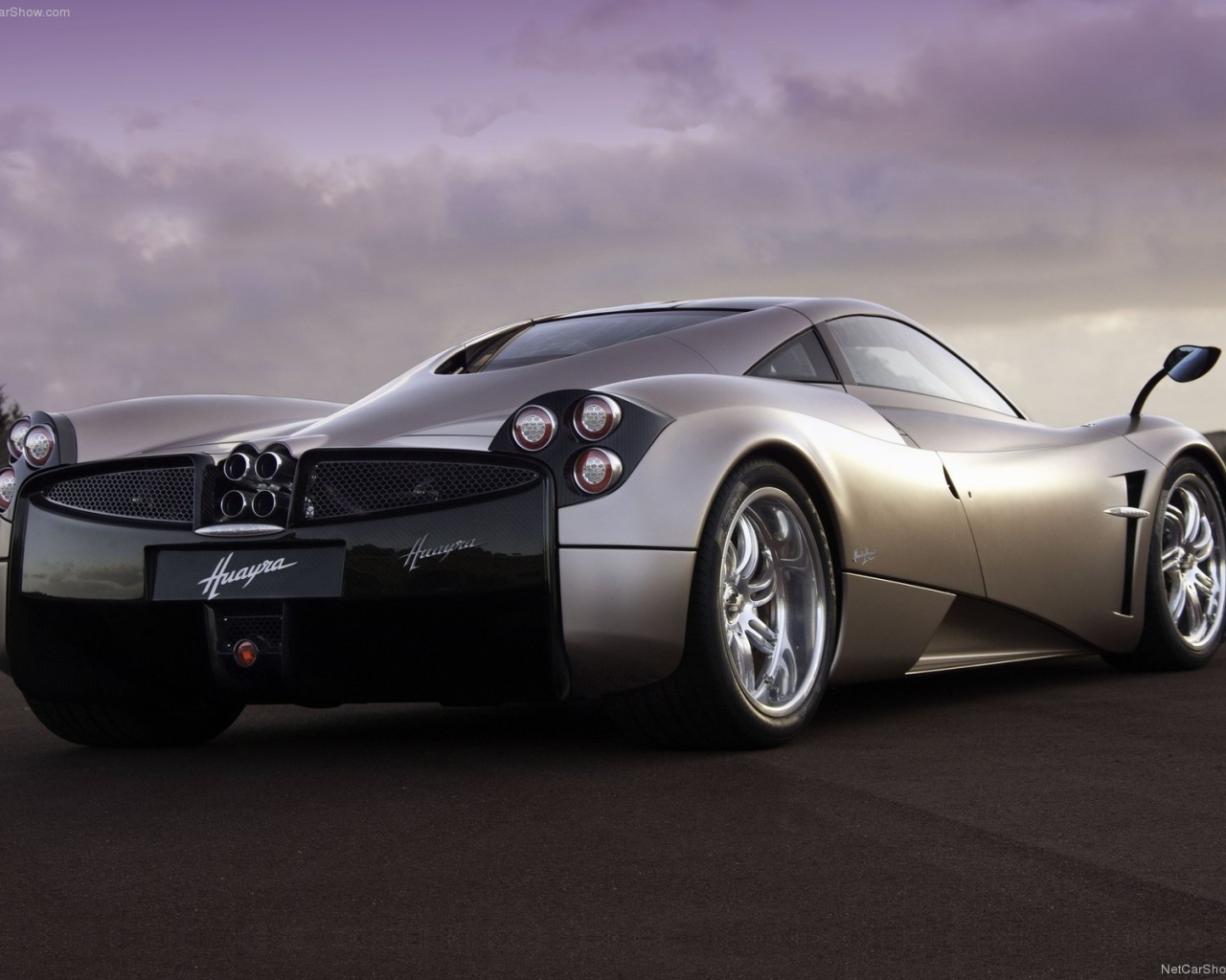  Красивый автомобиль Pagani Huayra