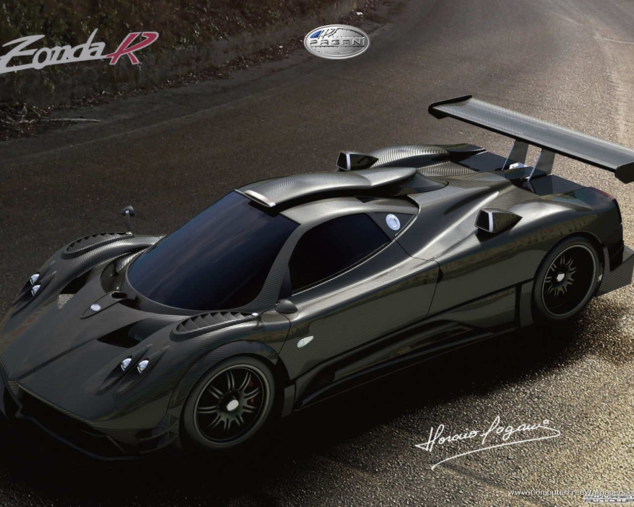 Автомобиль Pagani Zonda на дороге