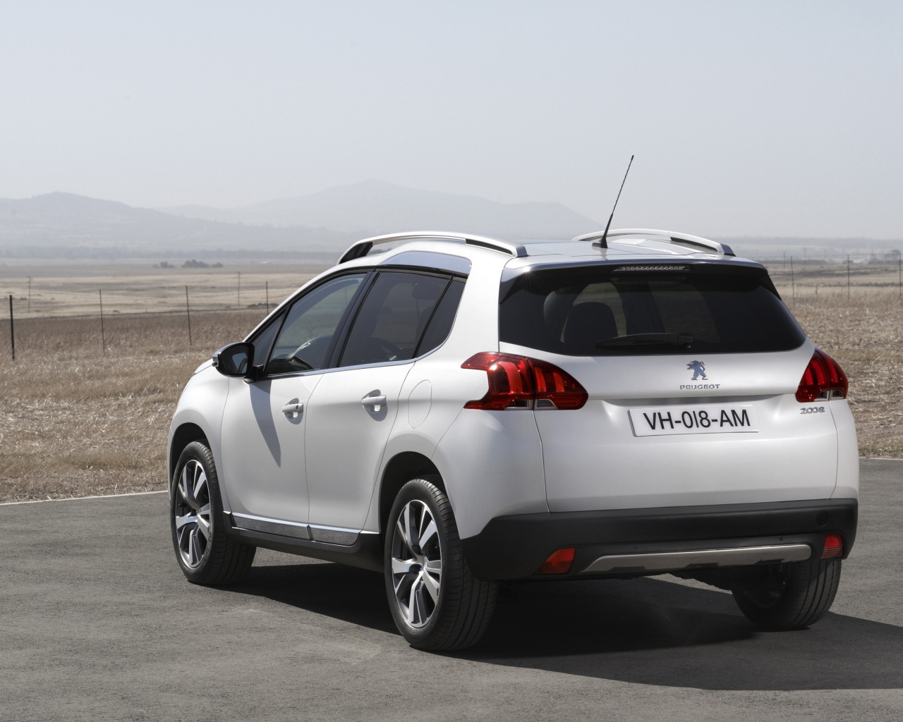 Красивый автомобиль Peugeot 6008 2014  в Москве