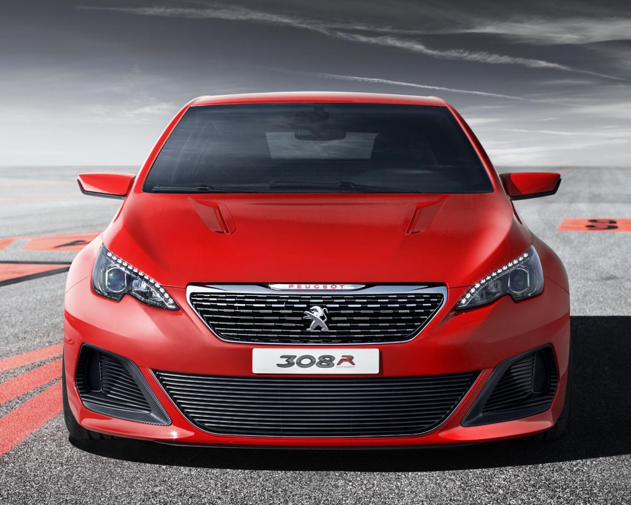 Красный Peugeot 308
