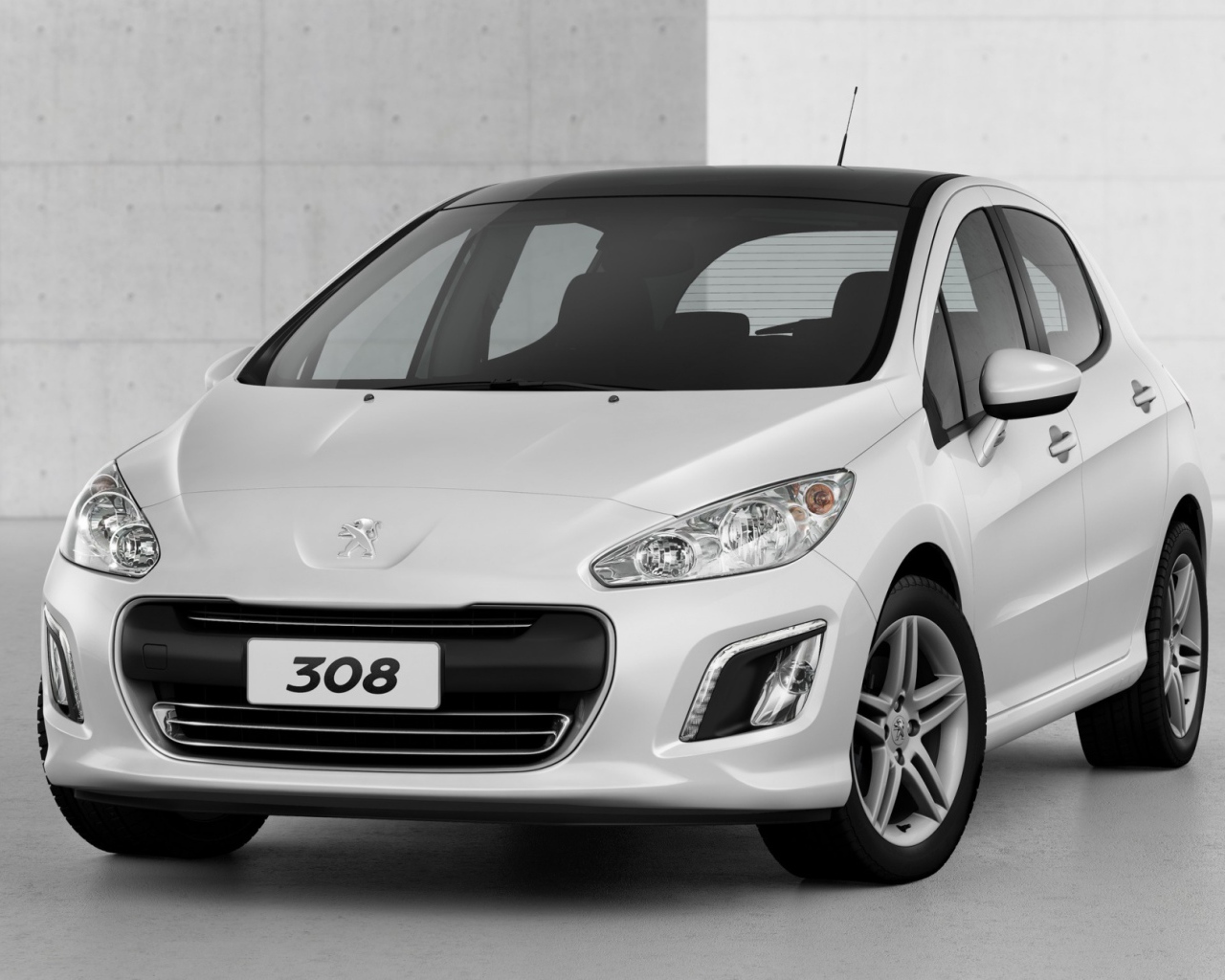 Белый Peugeot 308