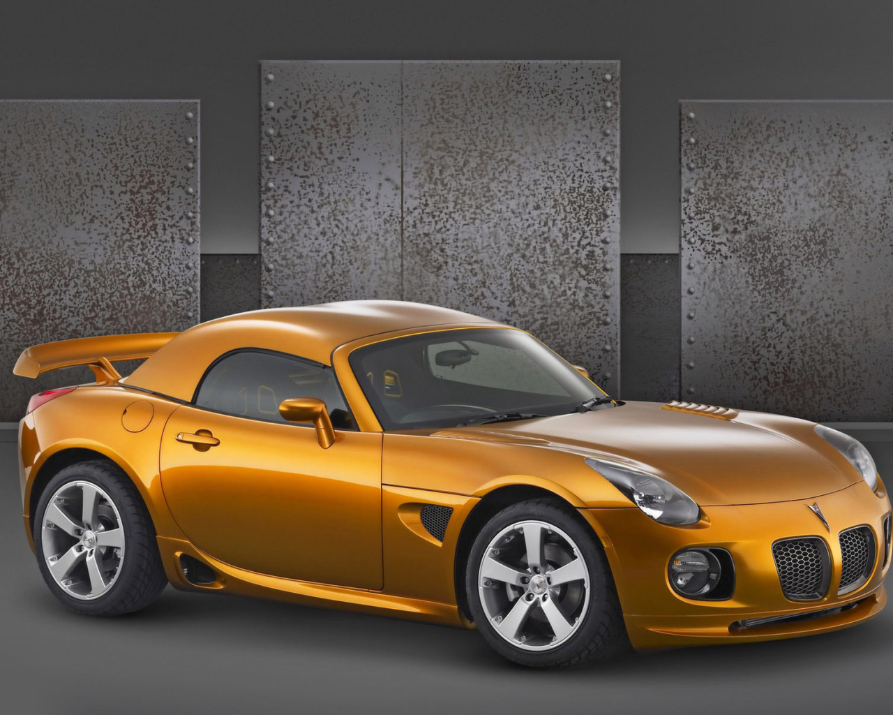 Красивый автомобиль Pontiac Solstice