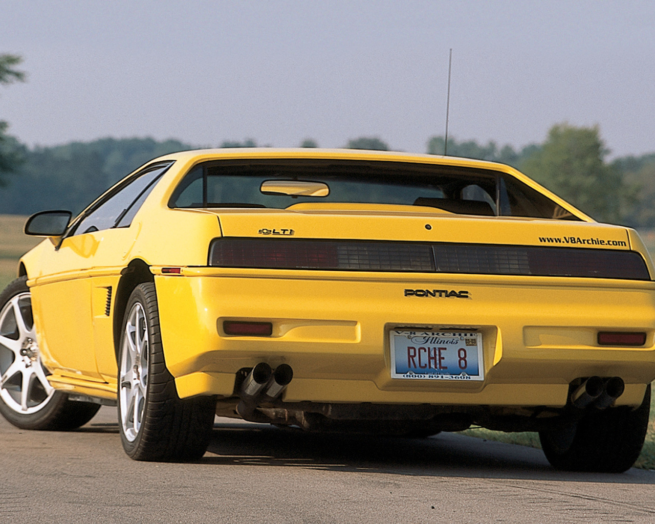 Дизайн автомобиля Pontiac Fiero