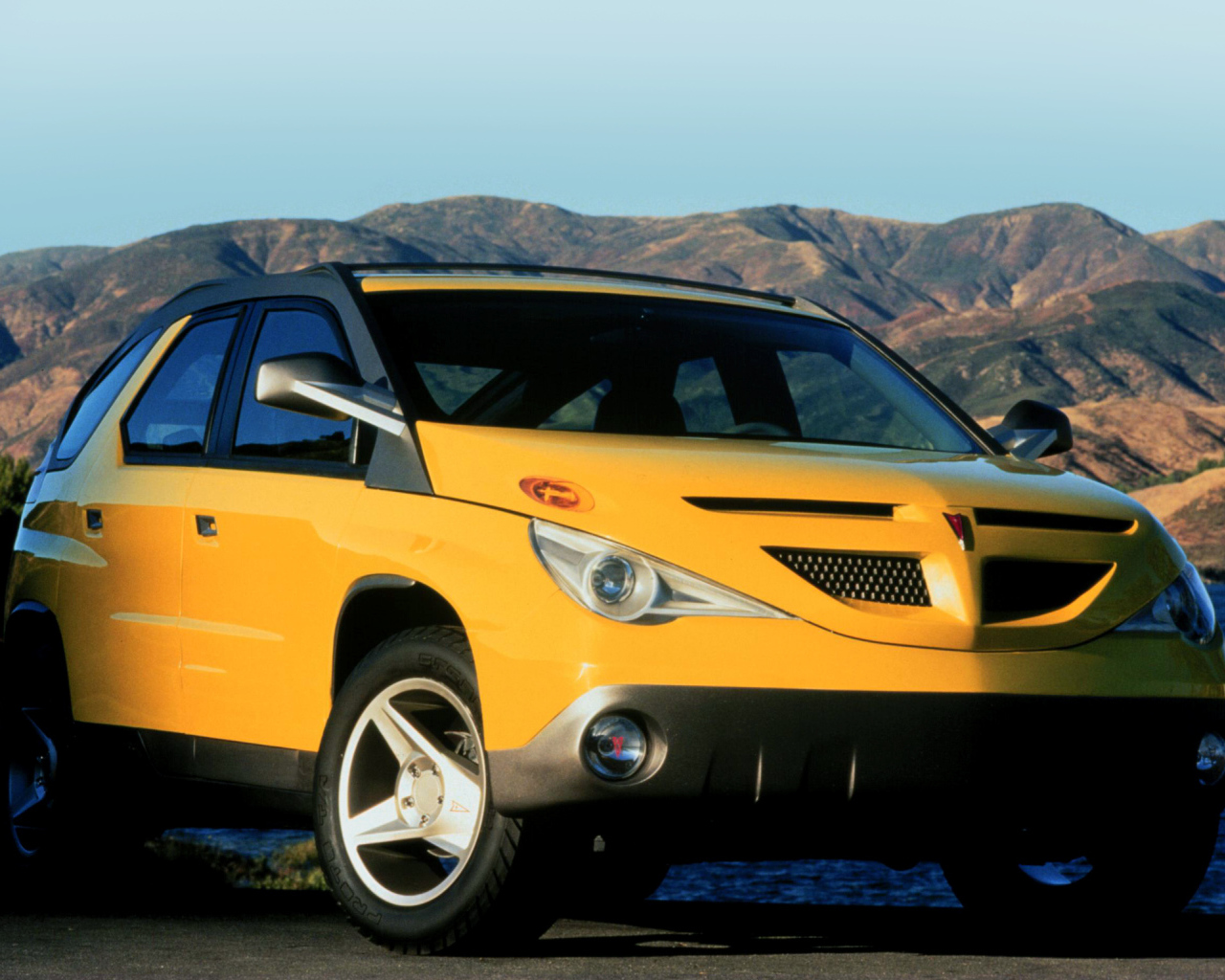 Надежная машина Pontiac Aztec