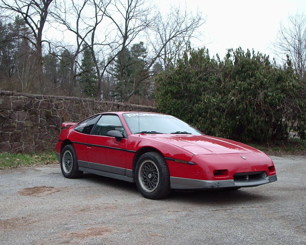 Надежный автомобиль Pontiac Fiero