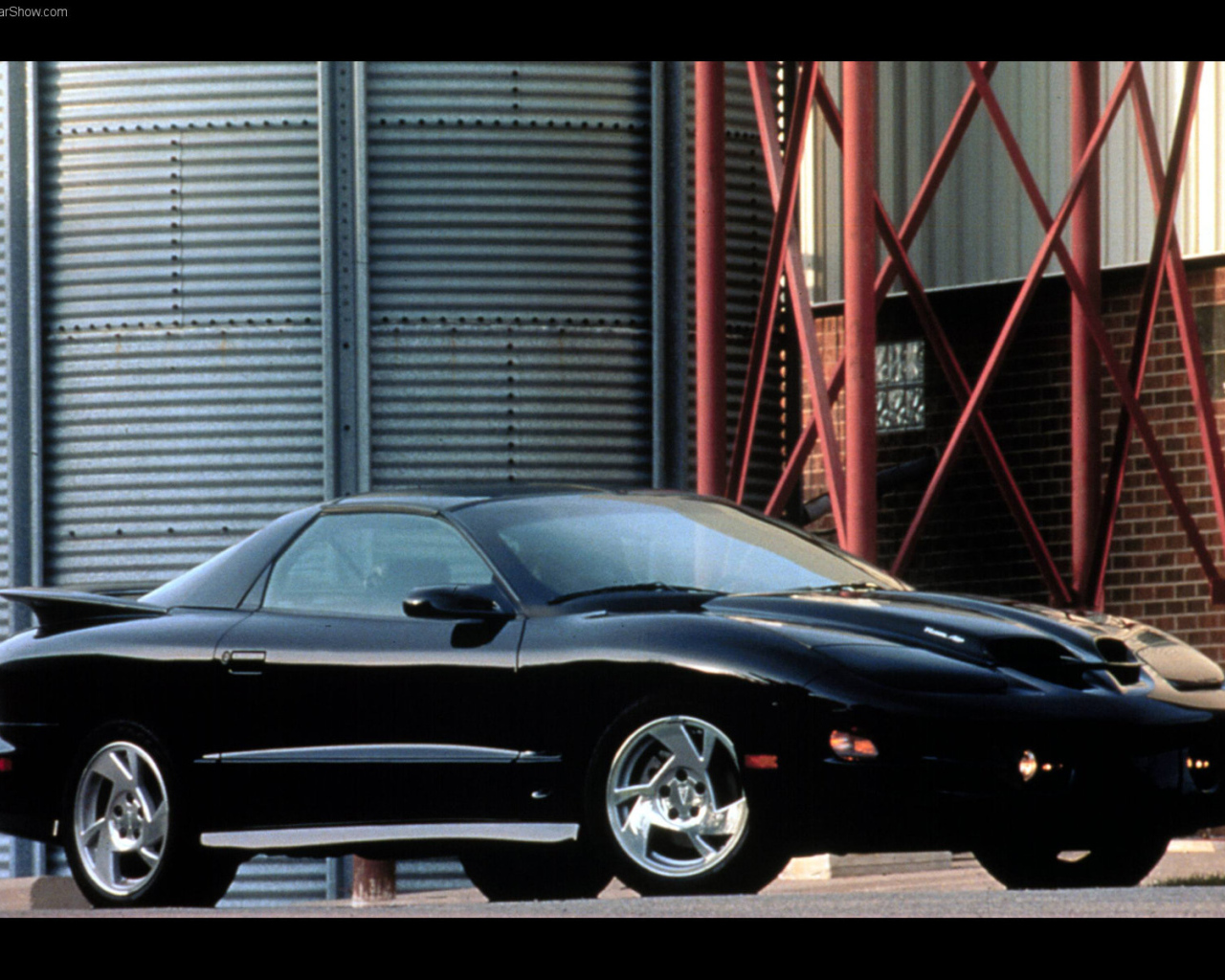 Новая машина Pontiac Firebird