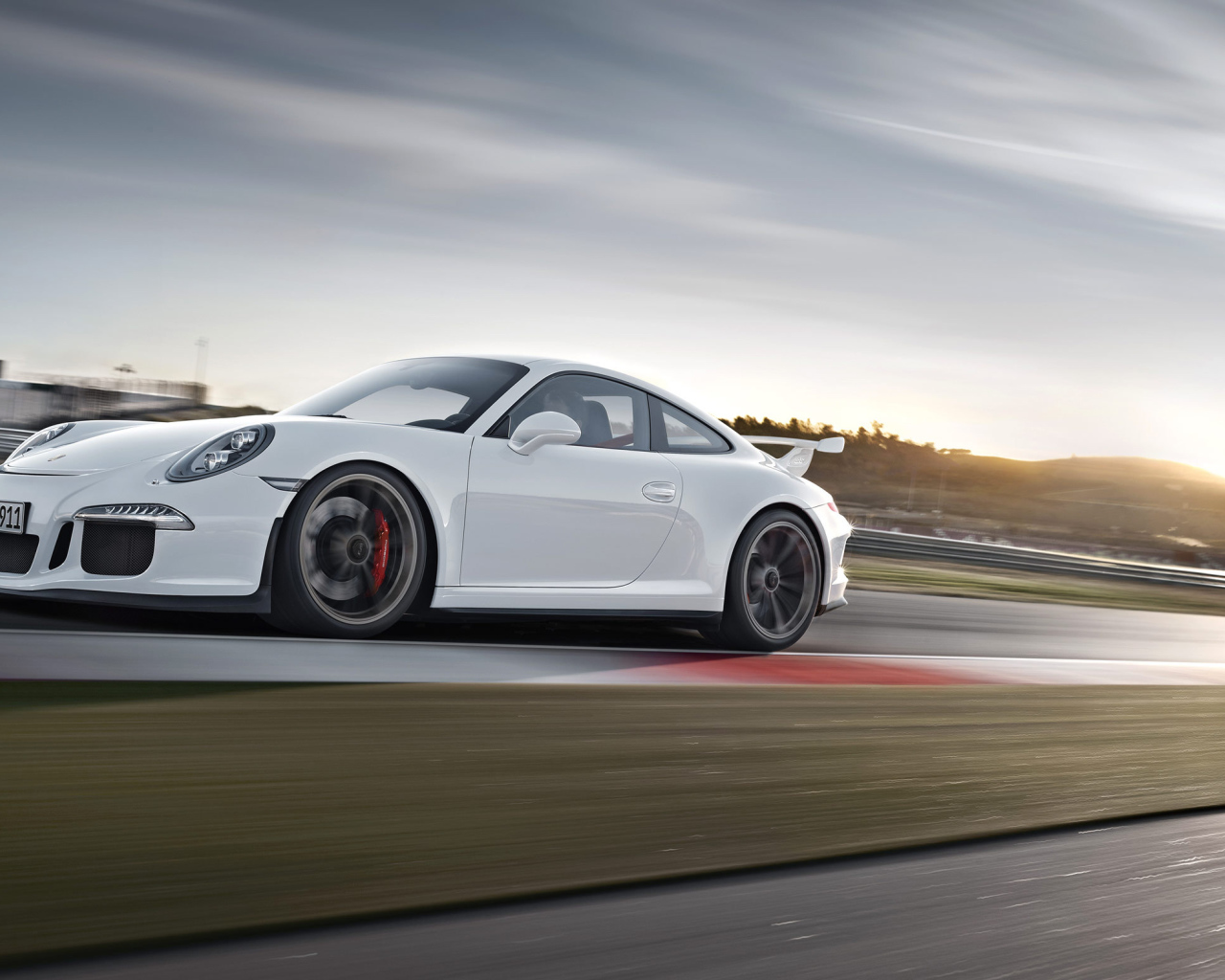 Красивый автомобиль Porsche 911 Turbo 2014  в Москве