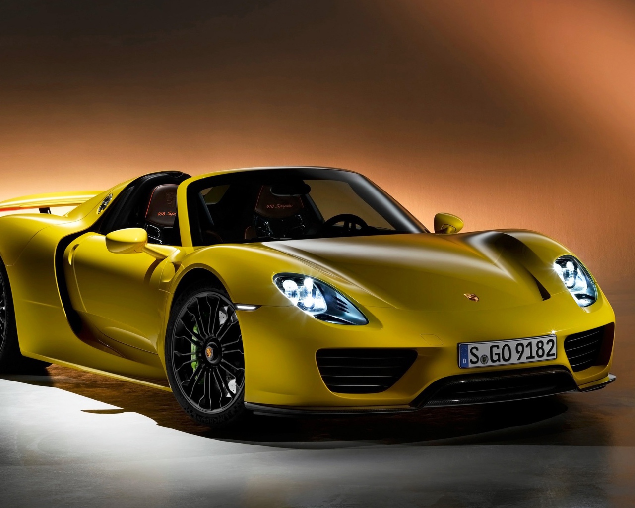 Автомобиль Porsche 918 Spyder