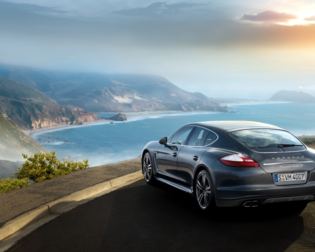 Автомобиль Porsche panamera turbo