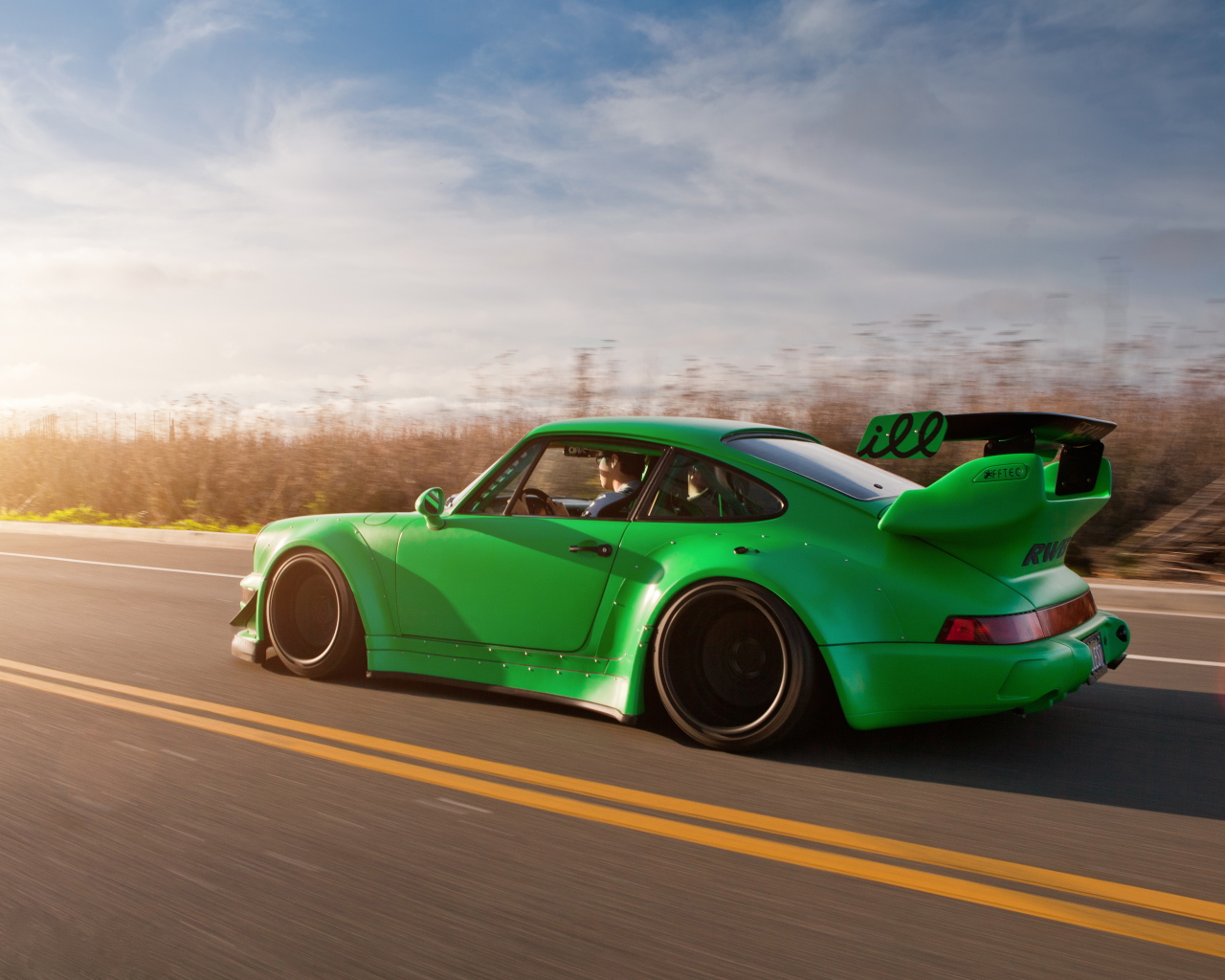 Спортивный зеленый Порш