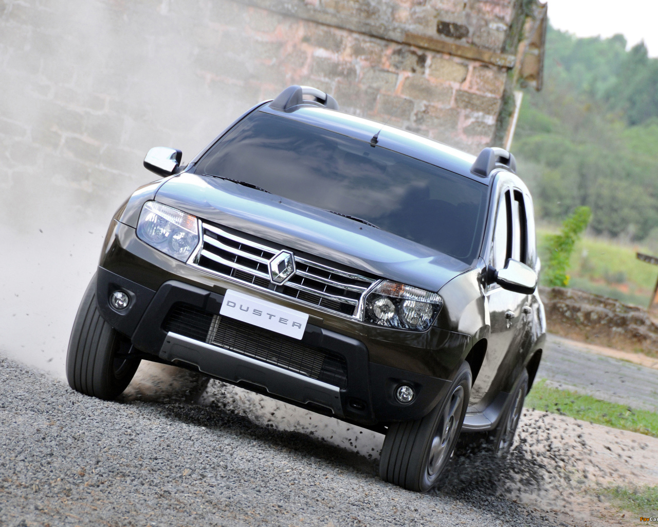 Красивый автомобиль Renault Duster