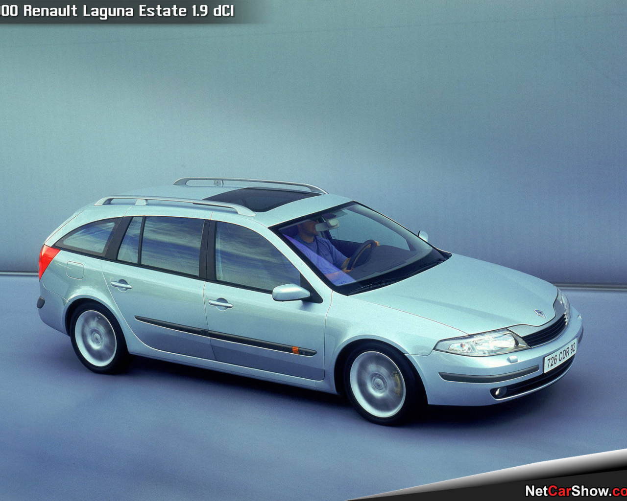 Красивый автомобиль Renault Laguna в Москве